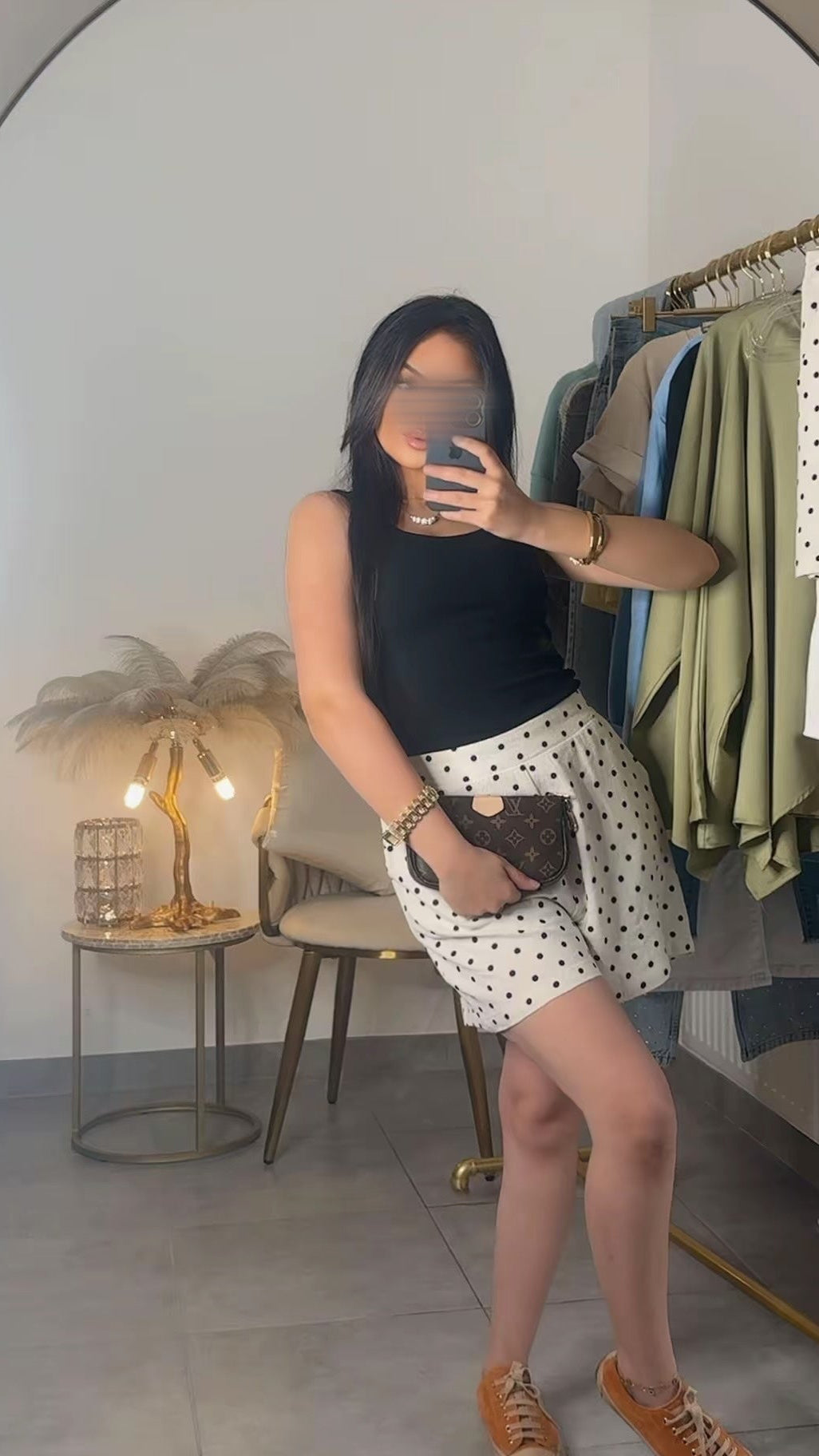 SHORT IB A POIS